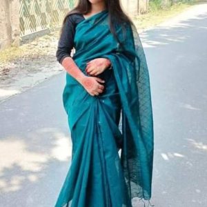 স্টাইলিশ চুমকি শাড়ি